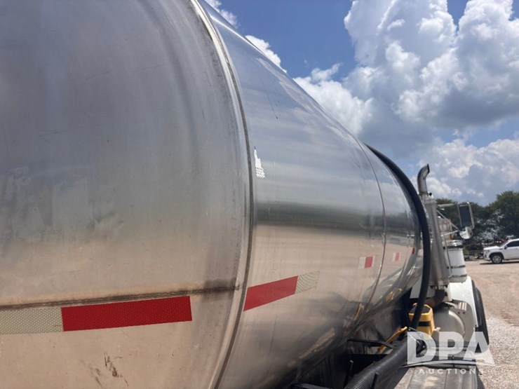 2000-peterbilt-357-image-39