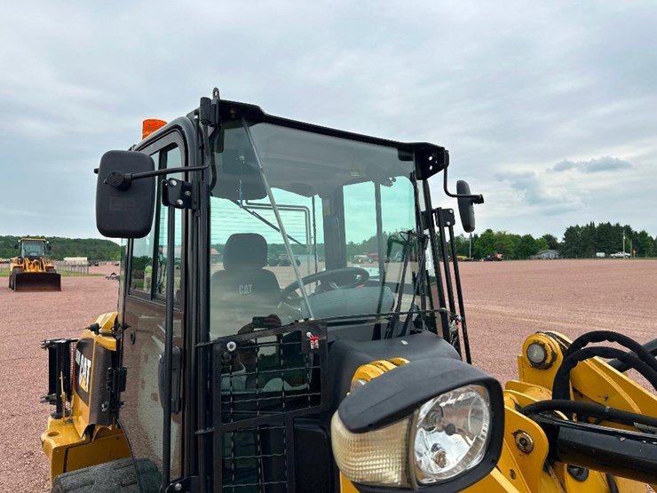 2019-caterpillar-906m-image-14