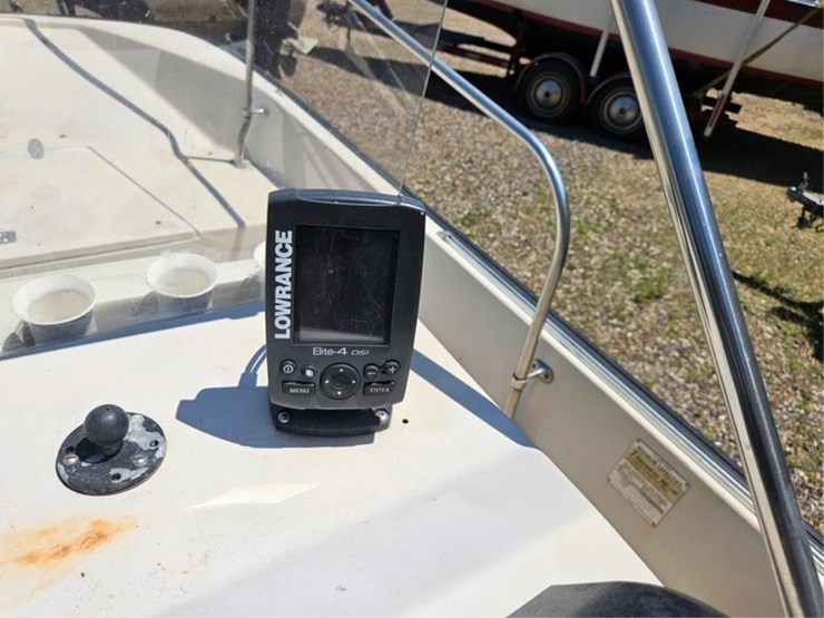 #2545-•-boston-whaler-montauk-17-fiberglass-boat-image-22
