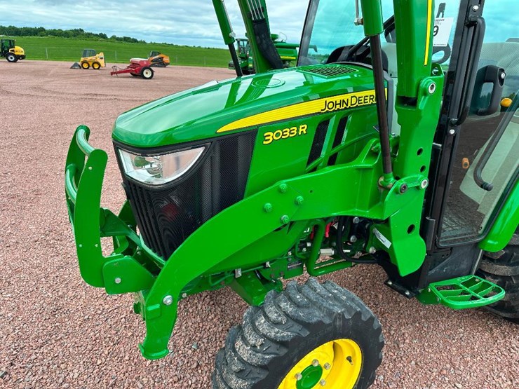 2022-john-deere-3033r-image-31