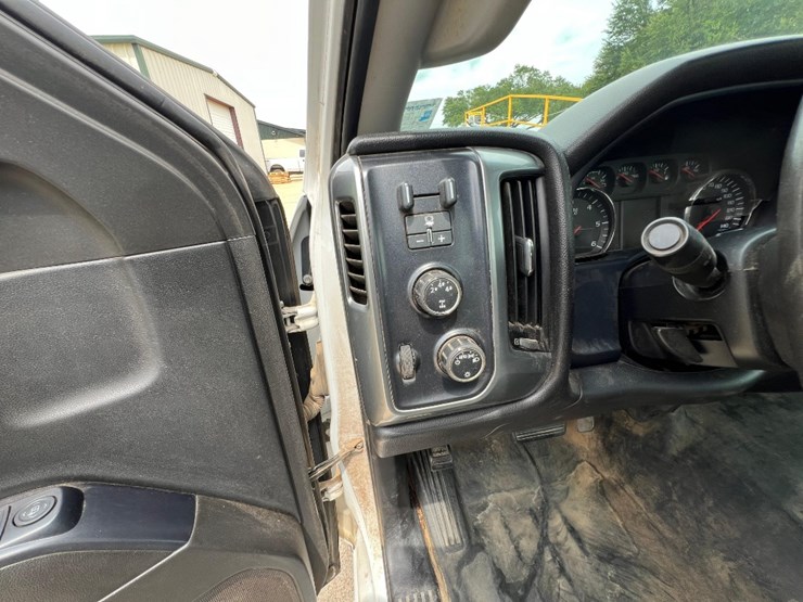 2015-chevrolet-silverado-2500hd-image-63