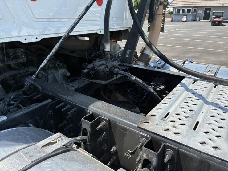 2018-mack-pinnacle-truck-tractor-image-11
