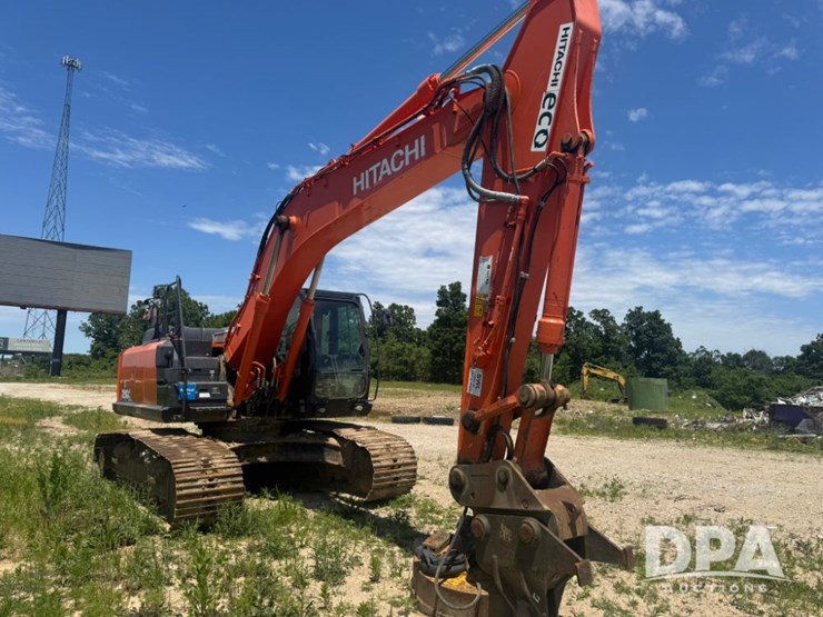 2018-hitachi-zx210-lc-6-image-5