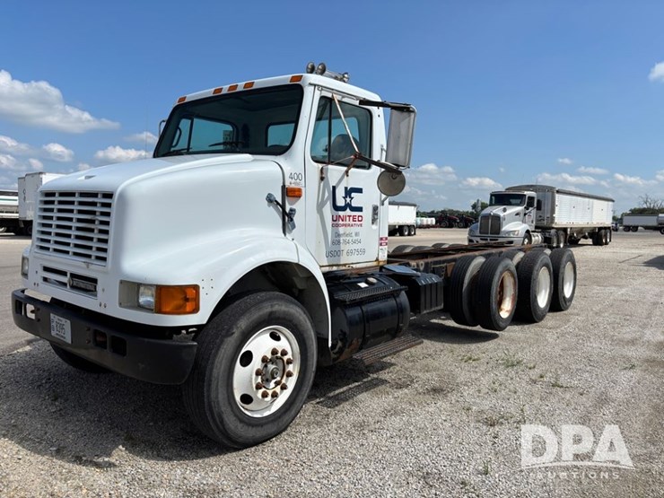 2000-international-8100-image-1