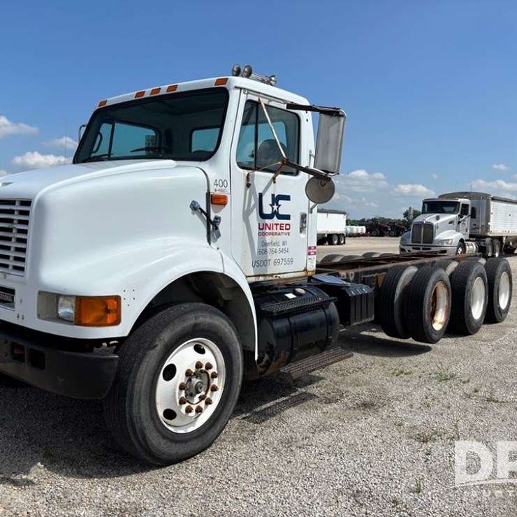 2000 INTERNATIONAL 8100