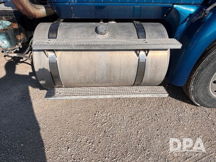 2002-ihc-9400i-day-cab-truck-(gp10940,-unit-109996)-image-46