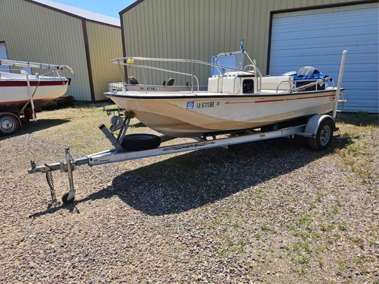 #2545-•-boston-whaler-montauk-17-fiberglass-boat-image-1