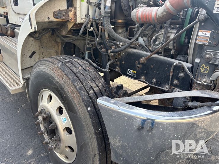 2013-peterbilt-337-image-27