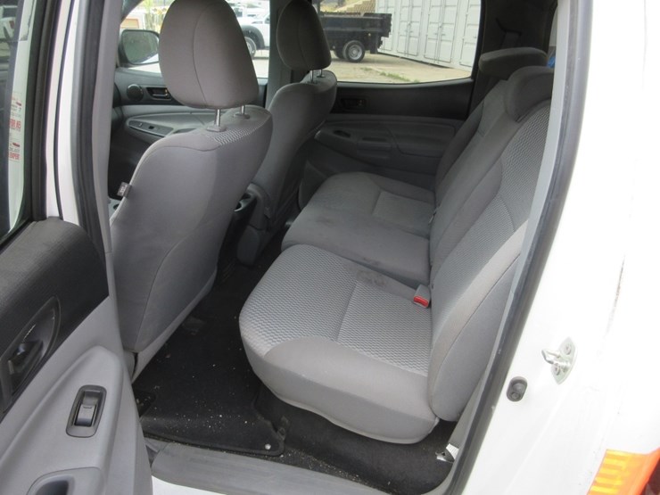 2013-toyota-tacoma-image-10