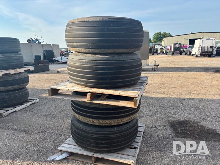 implement-tire-(dr11906)-image-1
