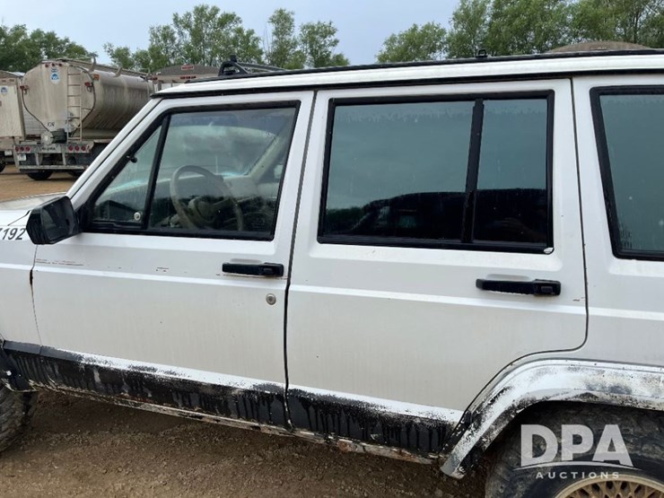 1990-jeep-cherokee-limited-image-39