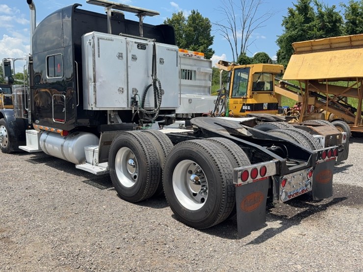 2007-peterbilt-379-image-9