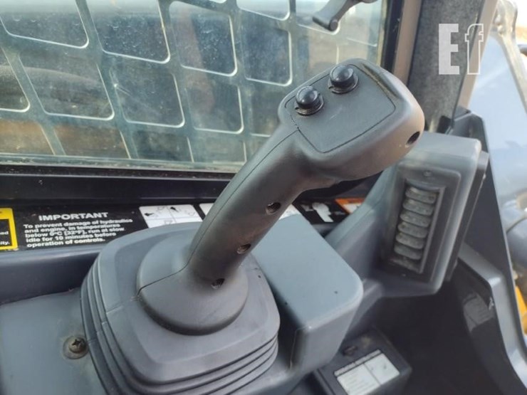2020-deere-324g-image-10