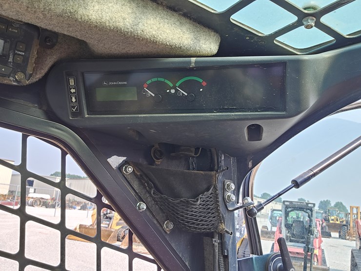 2018-deere-323e-image-11