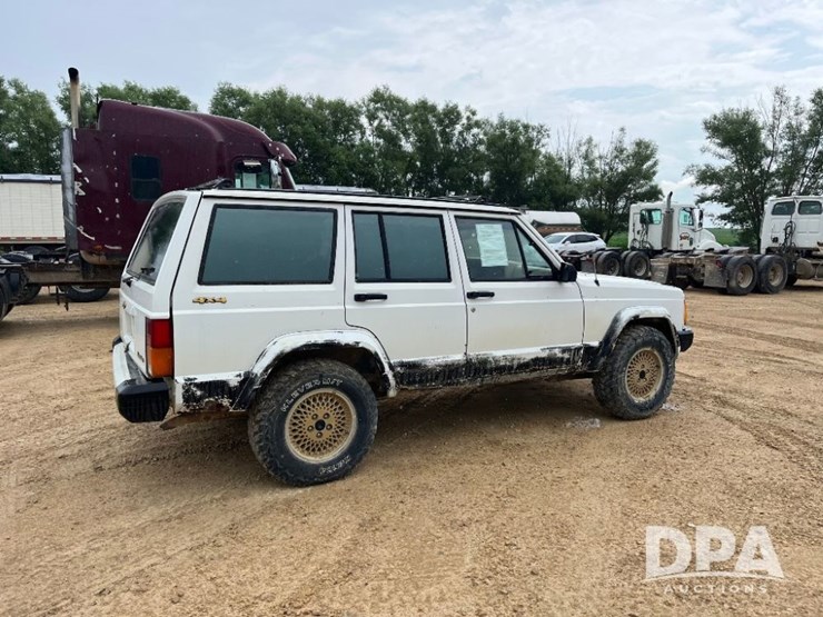 1990-jeep-cherokee-limited-image-10