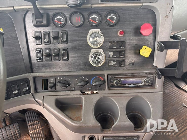 2006-freightliner-columbia-truck-(gp11008,-unit-414)-image-63
