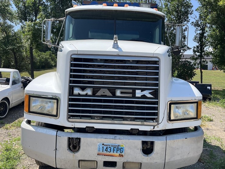 1990-mack-f600-image-2