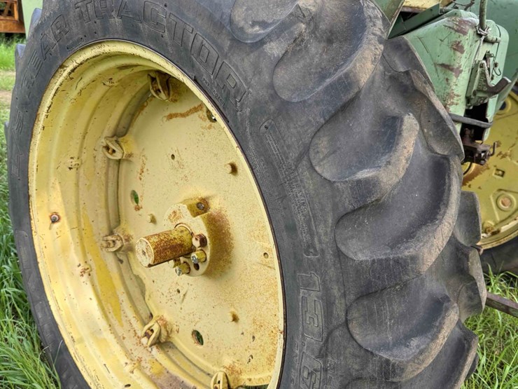 john-deere-3010-image-15
