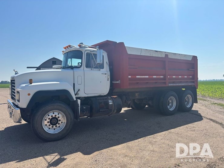 1995-mack-rd690s-image-18