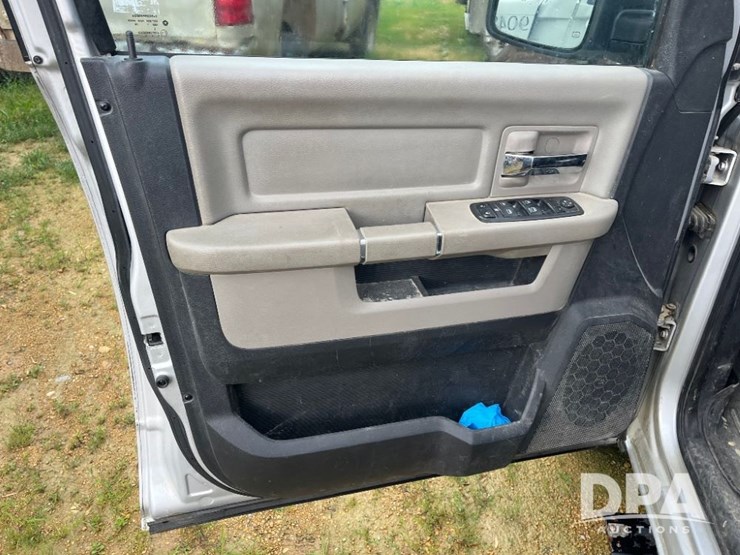 2012-dodge-ram-1500-image-44