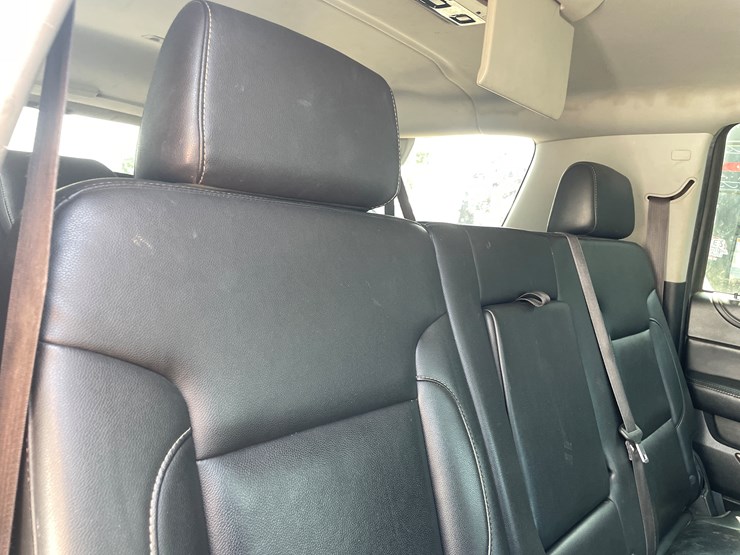 2015-chevrolet-suburban-image-51