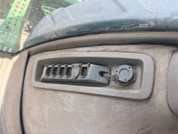 2013-john-deere-8360rt-image-46