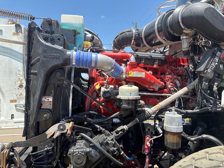 2015-peterbilt-class-8-cement-mixer-truck-image-23