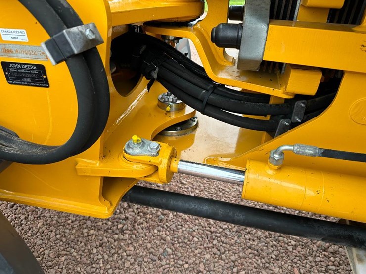 2019-deere-244l-image-27