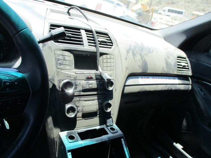 2016-ford-explorer-image-9