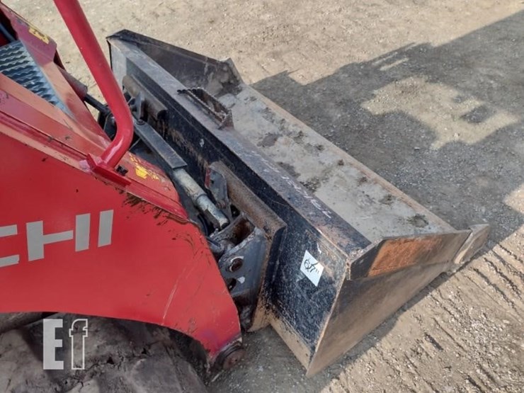 2020-takeuchi-tl8-image-17