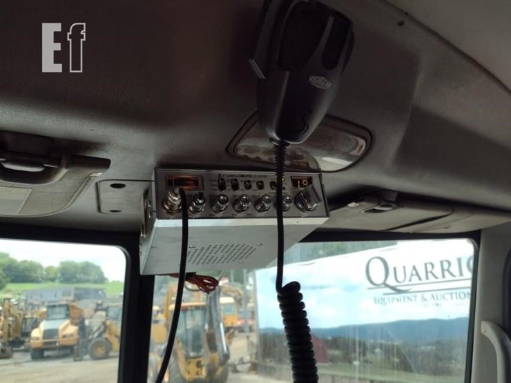 2011-peterbilt-388-image-13