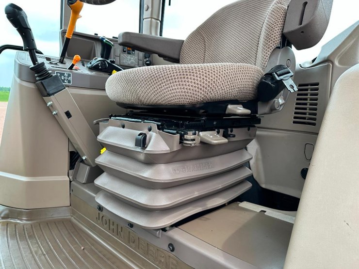 2014-john-deere-6115m-image-51