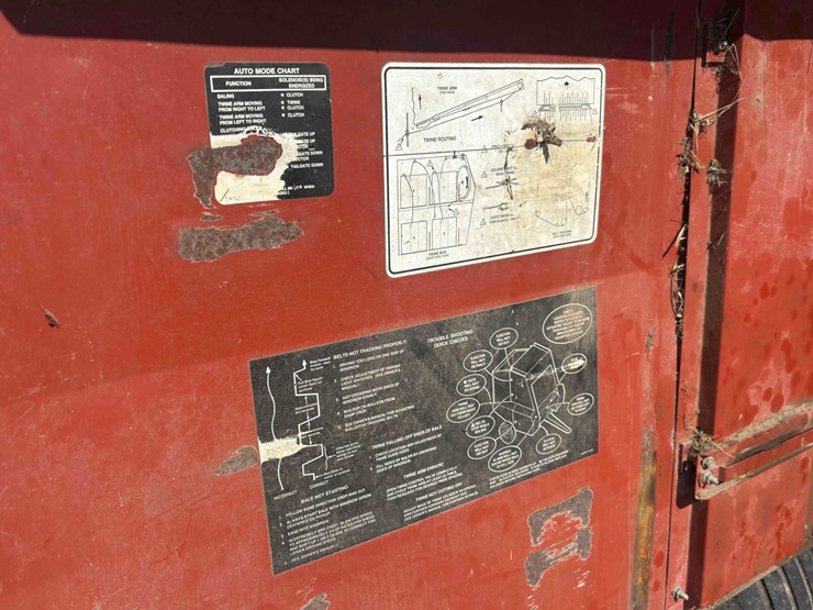hesston-560-image-13