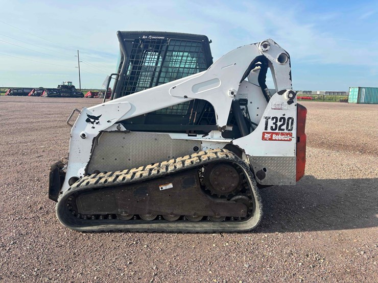 2008-bobcat-t320-image-6