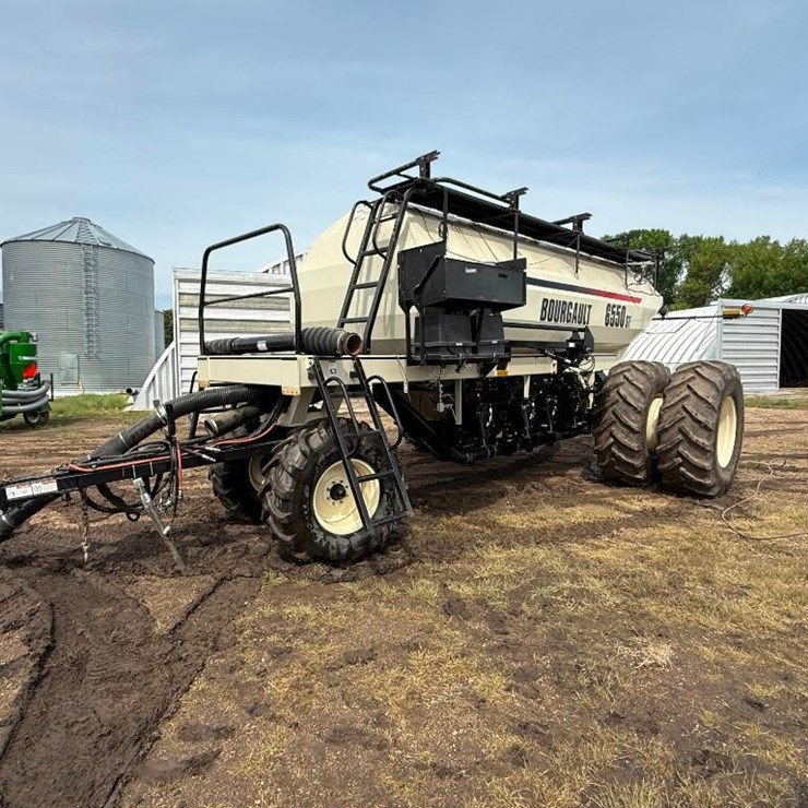 2013 Bougault 3320-50 Air Seeder with 6550ST Cart