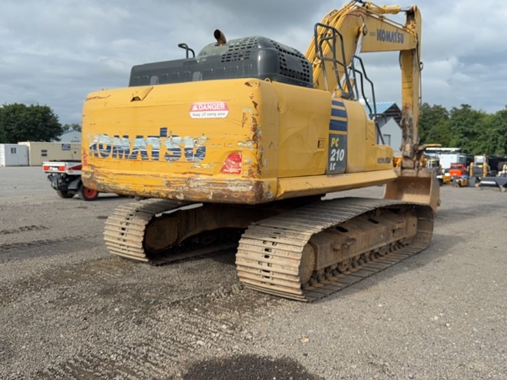 komatsu-pc210-lc-11-image-11