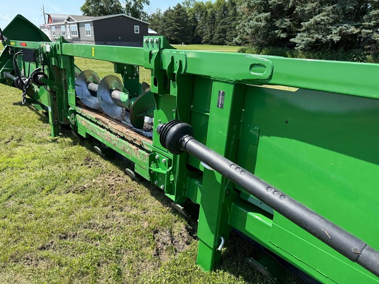 2021-john-deere-c12r-image-50