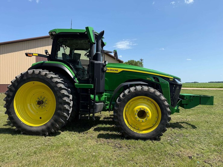 2021-john-deere-8r-340-image-9
