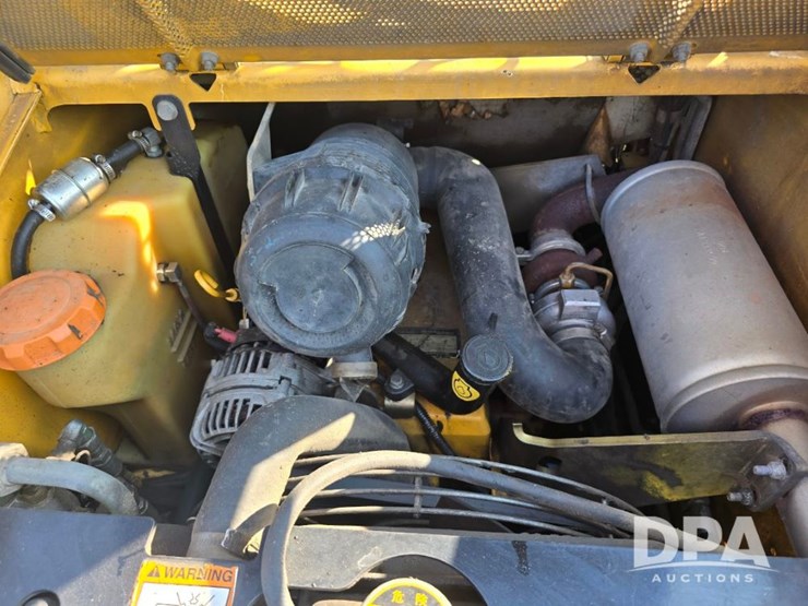2015-john-deere-315-image-12