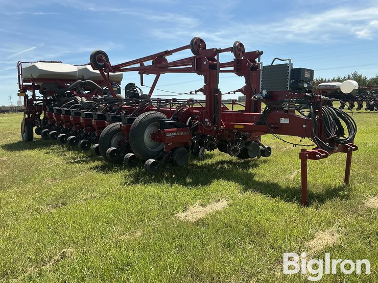 2011-case-ih-1250-image-3