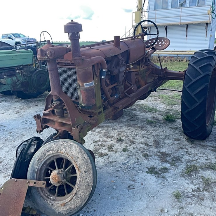 Farmall F-20 w/radiator louvers & original exhaust manifold