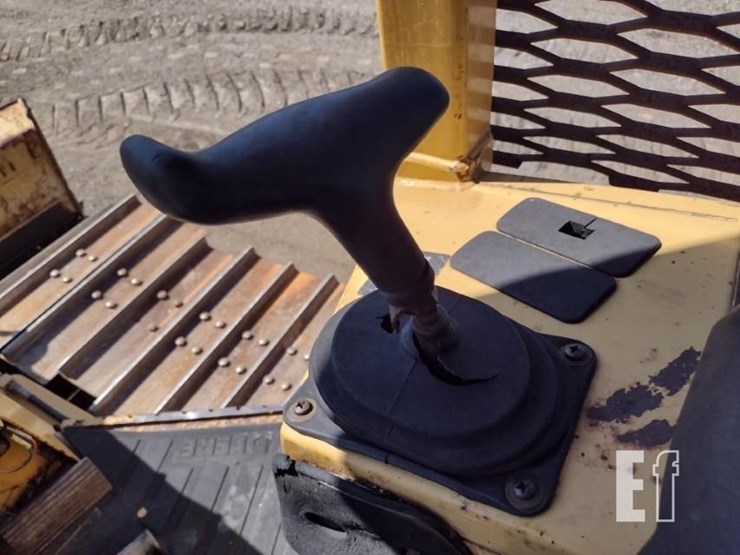 2004-deere-650h-image-9