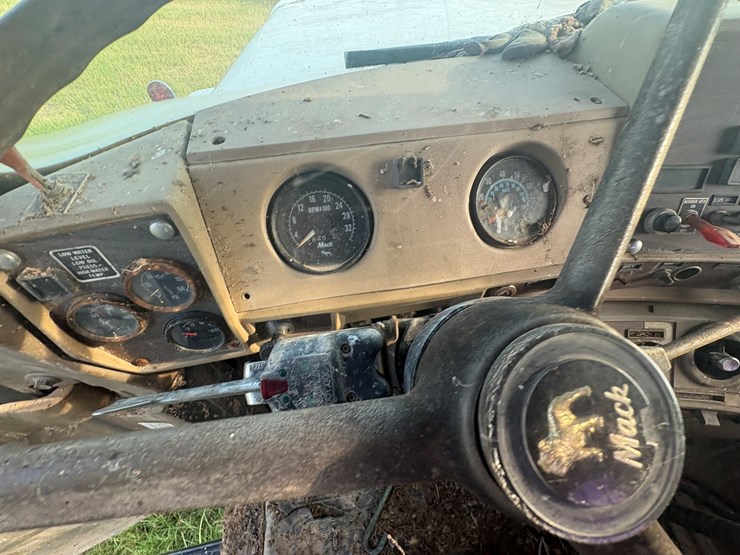 1982-mack-r686-image-61