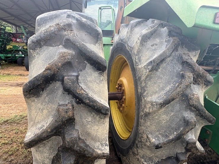 john-deere-8560-image-10