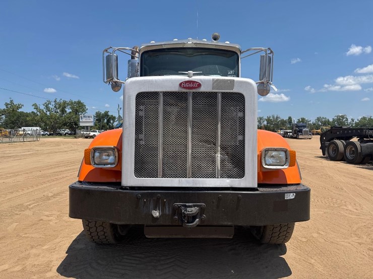 2015-peterbilt-class-8-cement-mixer-truck-image-3
