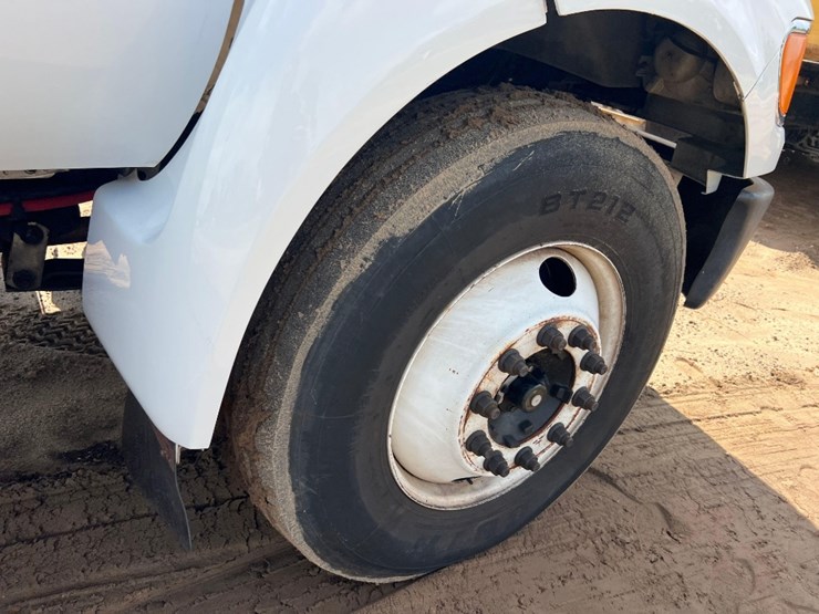 2012-ford-f650-image-27