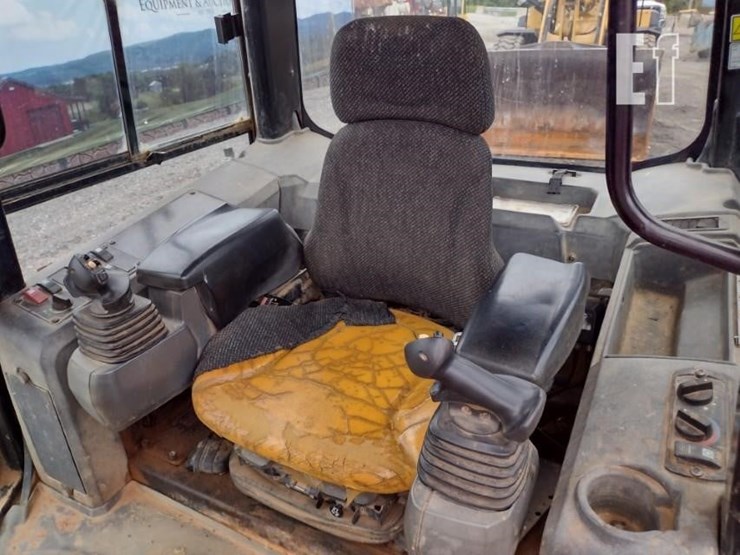 2014-caterpillar-d5k2-lgp-image-16