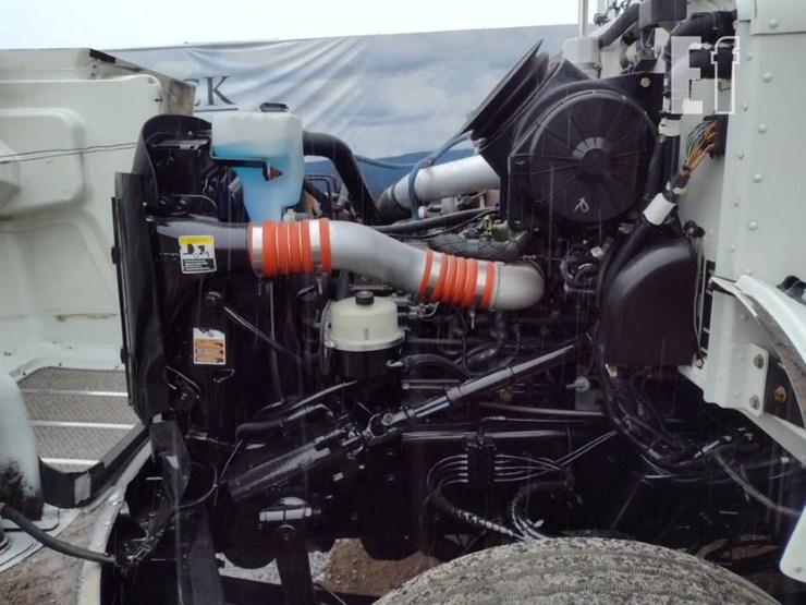 2008-peterbilt-335-image-16