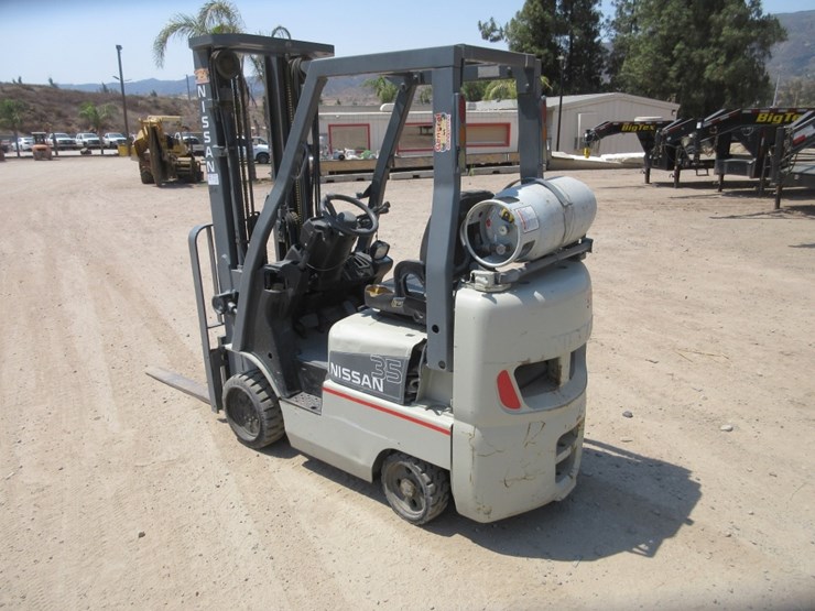 nissan-35-warehouse-forklift,-image-2