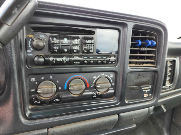 2002-chevrolet-silverado-1500-image-14